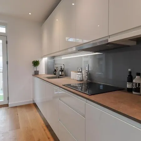 Quiet Experience Apartment *
